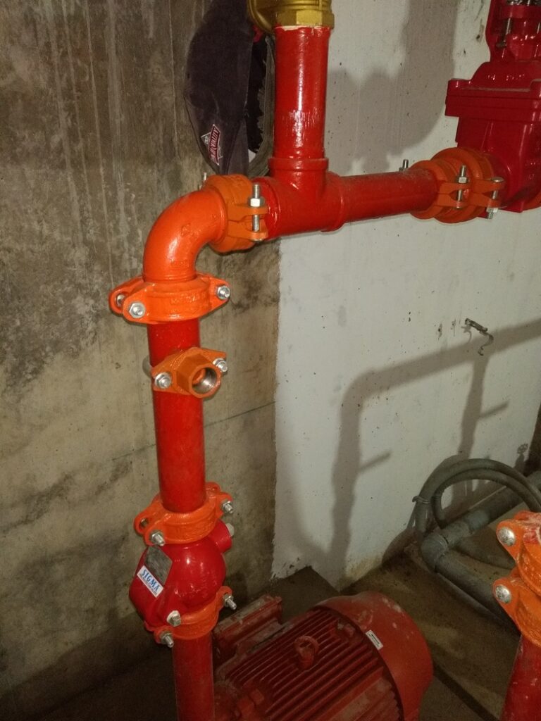 Sistema de tuberías húmedas para rociadores contra incendios
