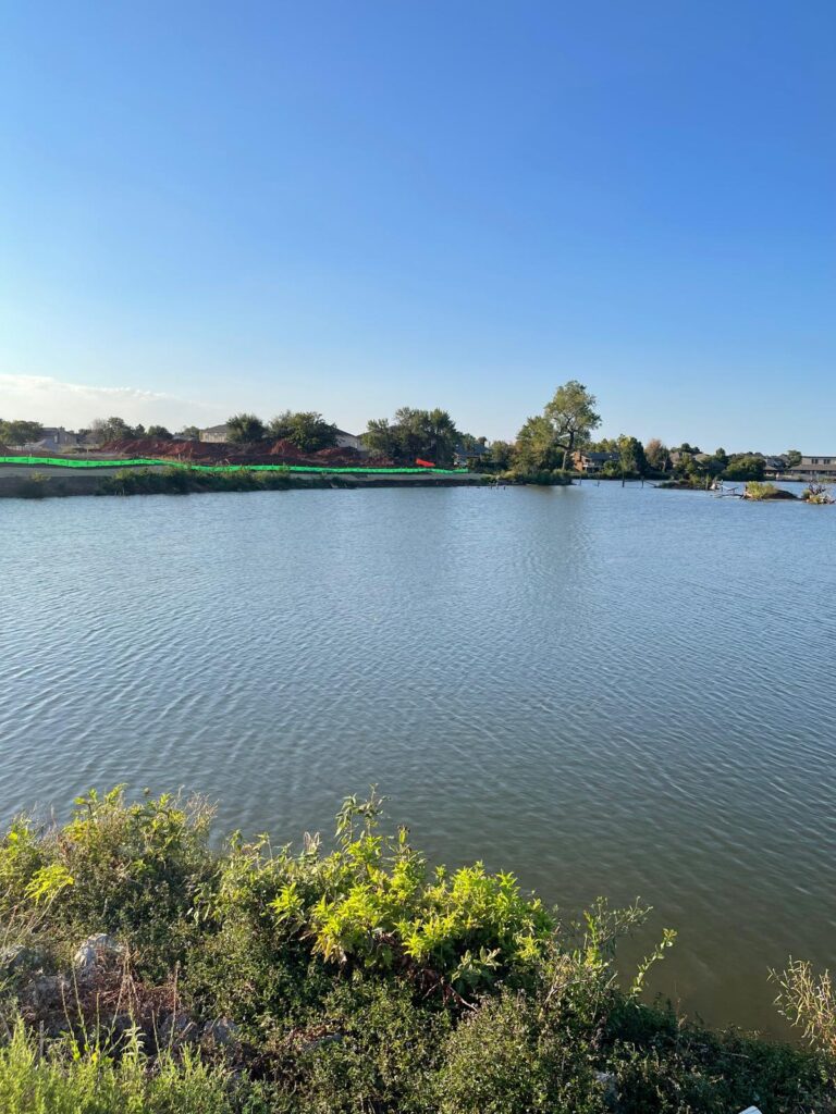 Lagos que recogen agua lluvia y preservan el medio ambiente