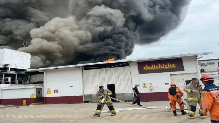 🔥 Incendio Planta Distraves Piedecuesta 2025: Historia, Respuesta y Lecciones para la Seguridad Industrial